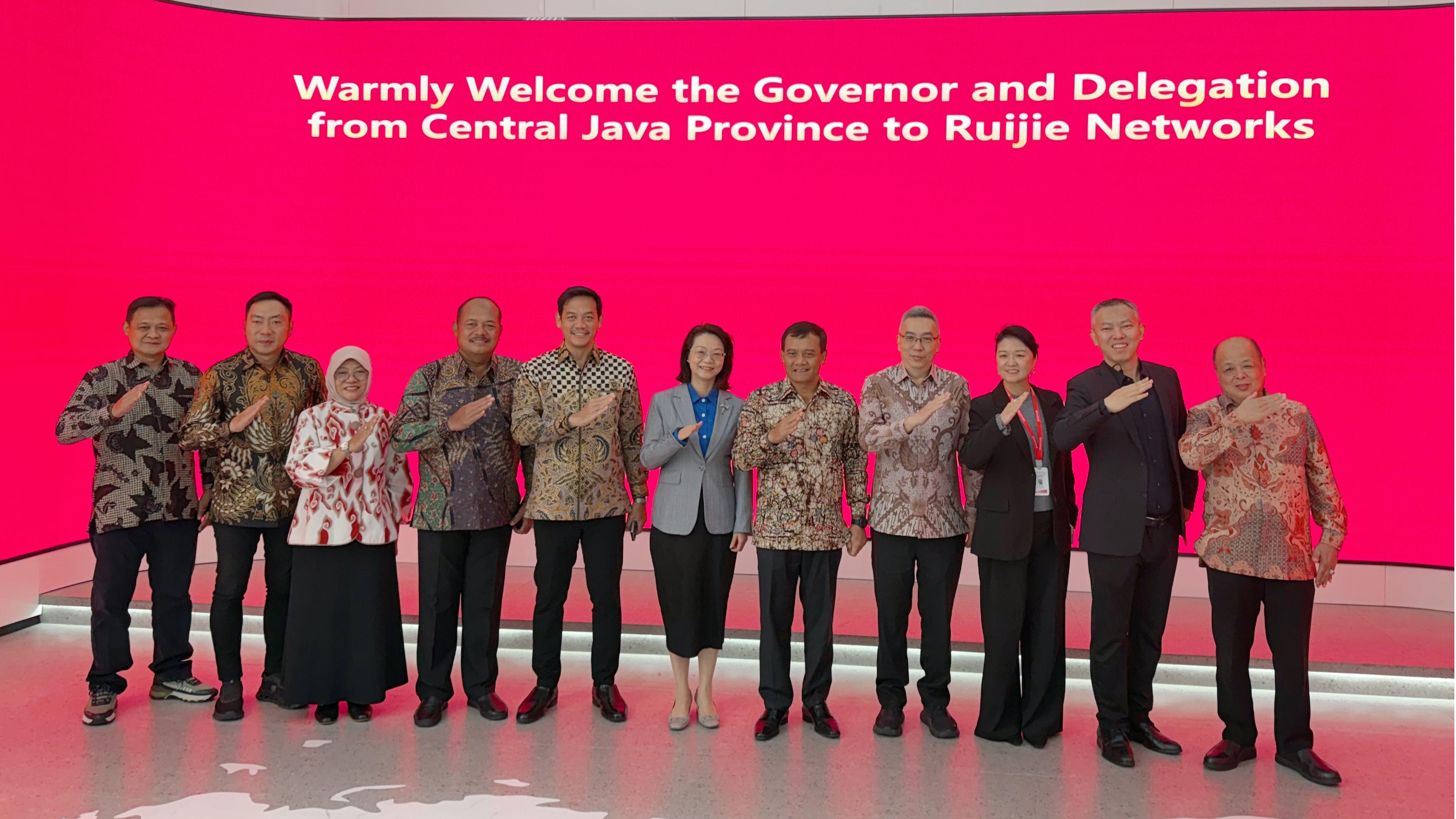 印尼中爪哇省省长鲁斯非率团访问福建