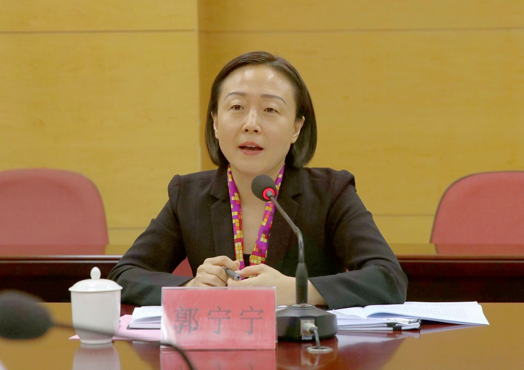 郭宁宁同志到省外办调研