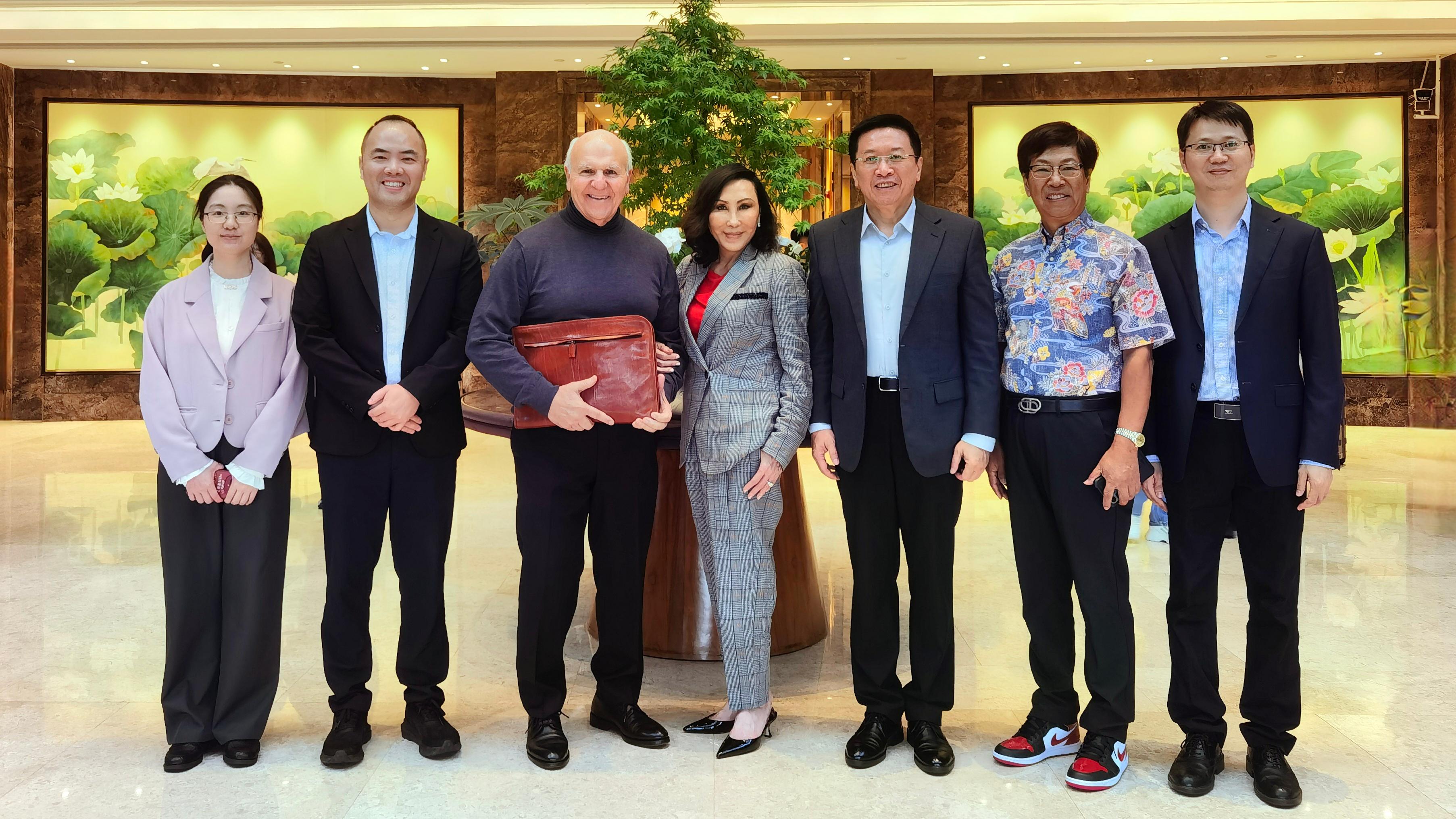 黎林会见美国檀香山市市长里克·布拉吉亚迪